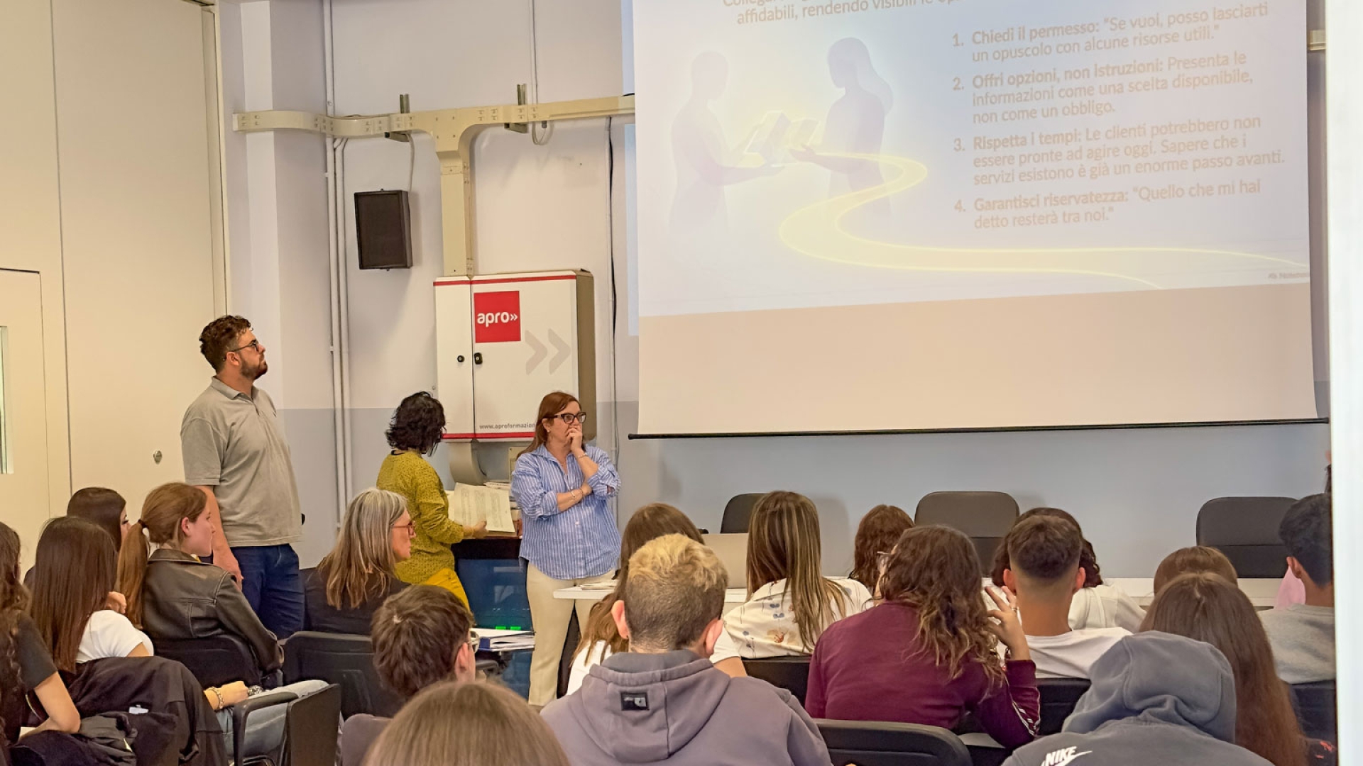 Apro Formazione presenta GBV Watch Salons: il settore beauty in prima linea contro la violenza di genere